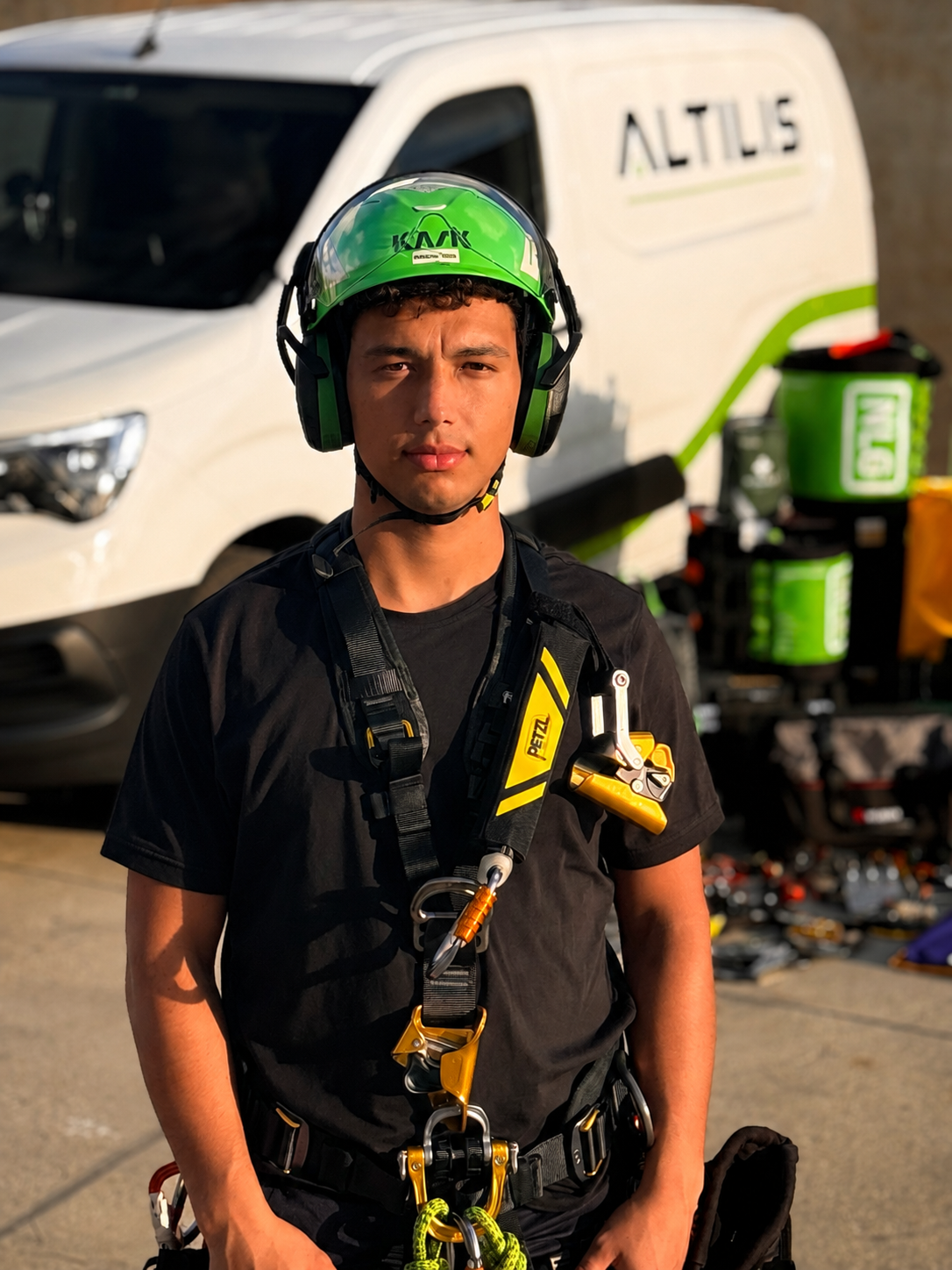 Fotografia provisória de Eduardo Costa, técnico de acesso por cordas da ALTILIS